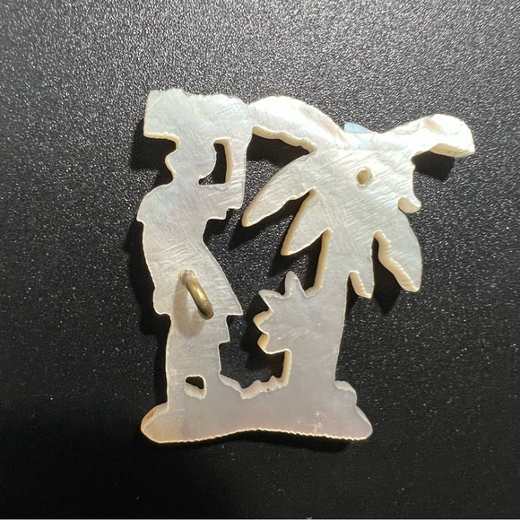 Mother of Pearl Hand Carved Mid Century Brooch Ox Rider & Woman Basket Palm Tree - Picture 6 of 6
